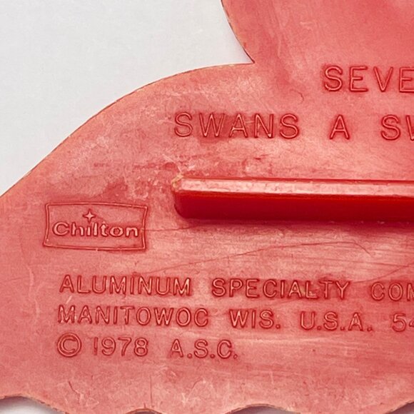Vintage Chilton 1978 Red Plastic Cookie Cutter Imprint Seven Swans A Swimming - Picture 5 of 5